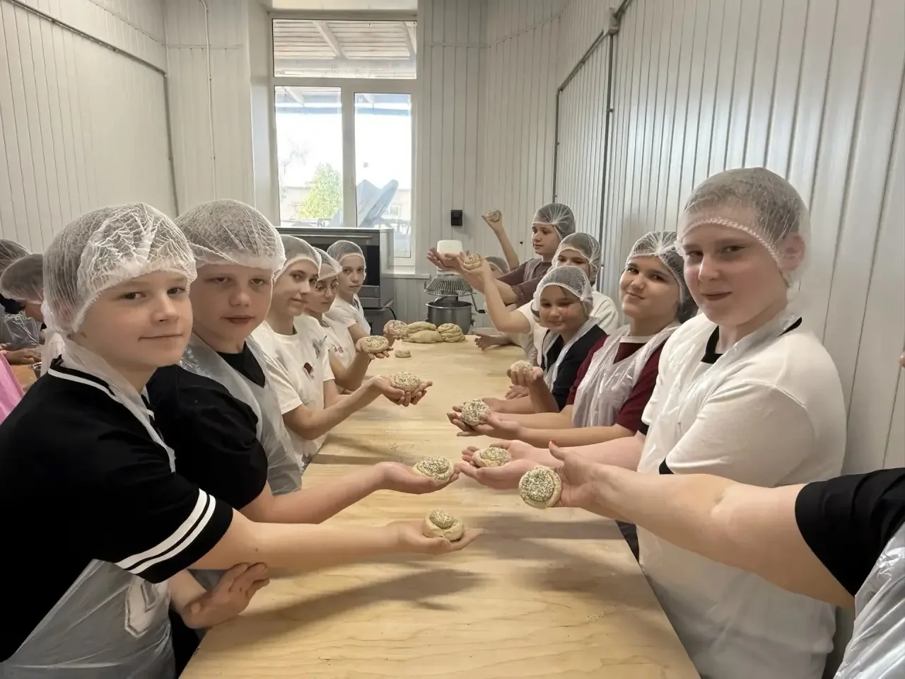 🍞✨ 7 мая 4 «Г» класс побывал на экскурсии «Чубовский хлеб» ✨🍞  Вместе с классным руководителем и род