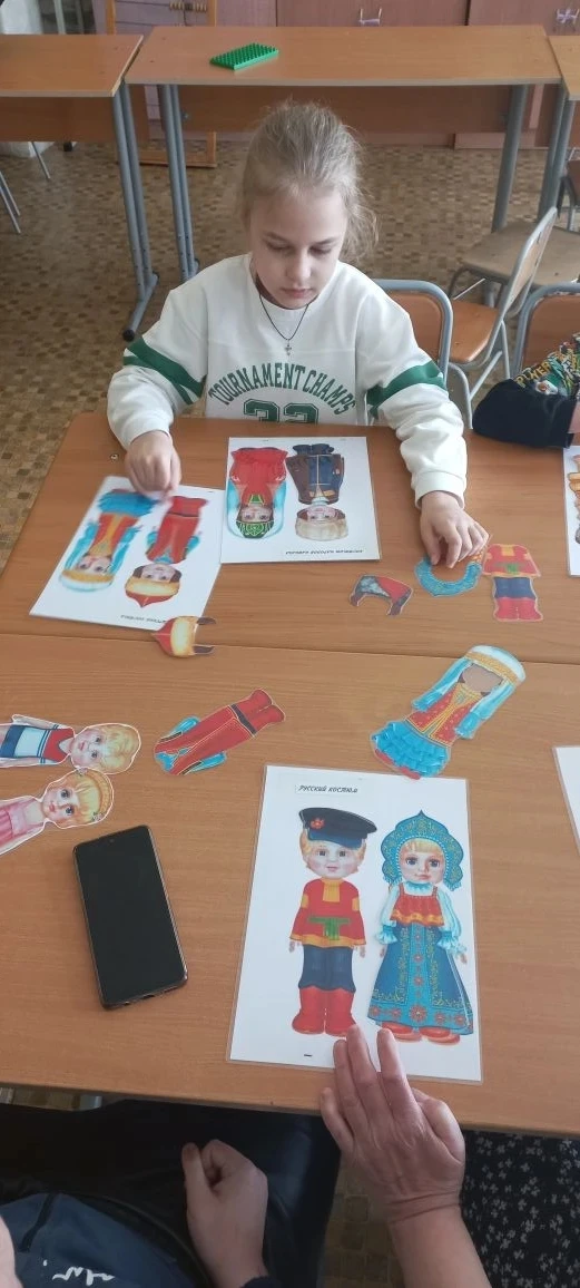 Командное мероприятие "В семье единой" с комплексом творческих заданий "Найди головной ...