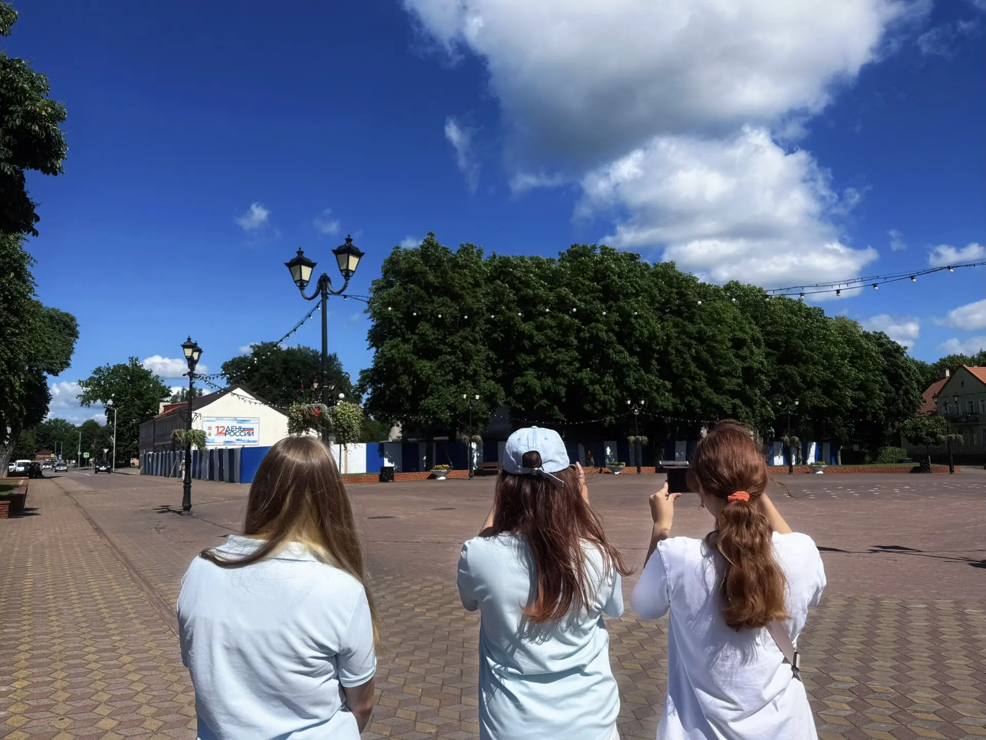 Практика на свежем воздухе: учимся видеть урбанистику. 🌿🏊

Пока тепло и солнечно, мы решили, что л