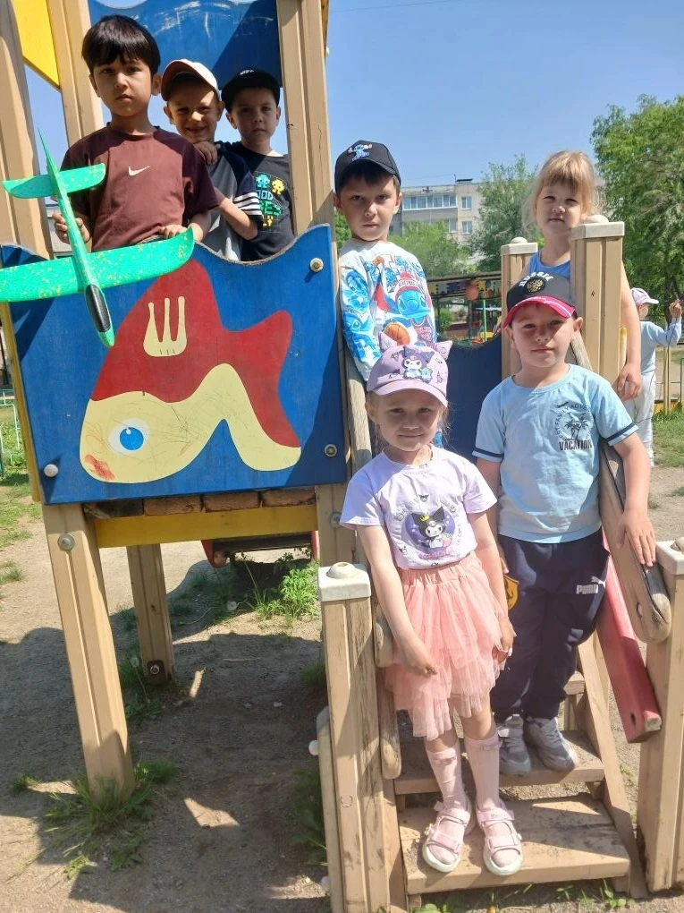 💥Летняя прогулка в детском саду включает наблюдения за природой, активные подвижные иг...