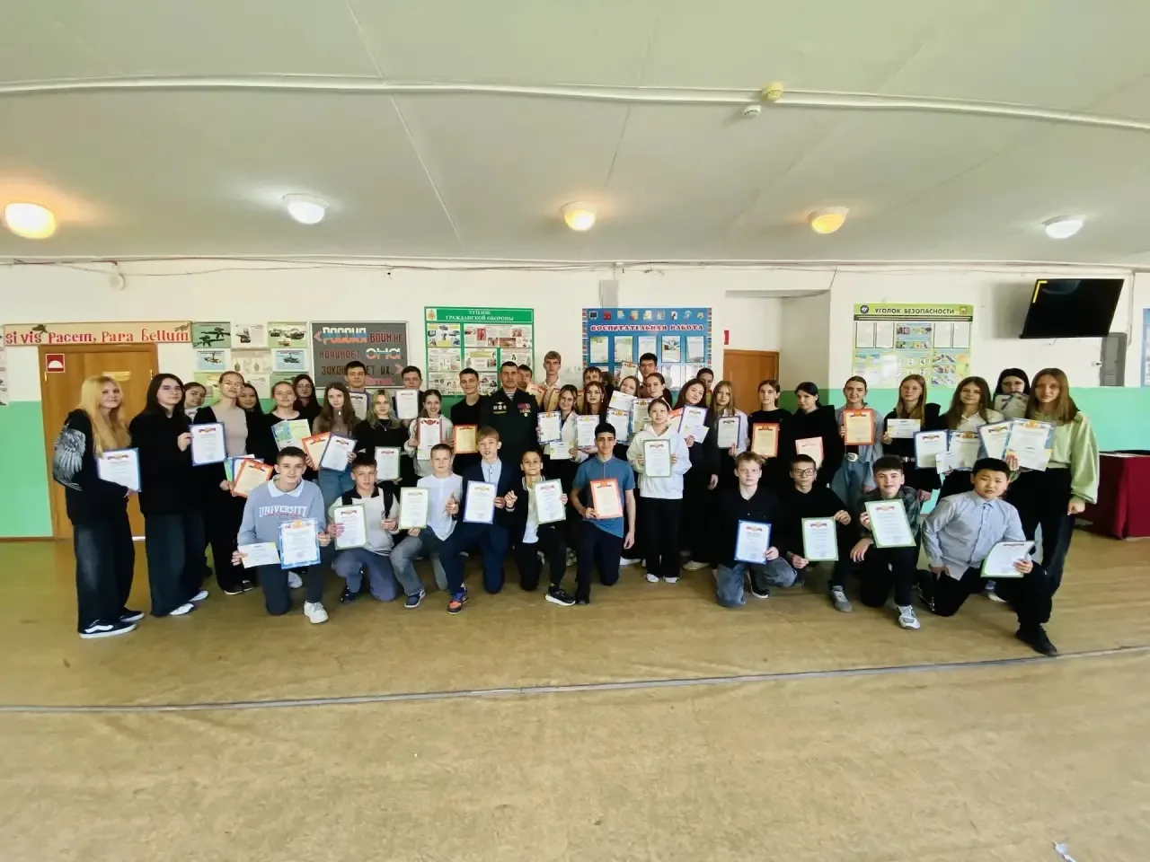 🎓Сегодня прошла линейка, на которой подвели итоги  учебного года.