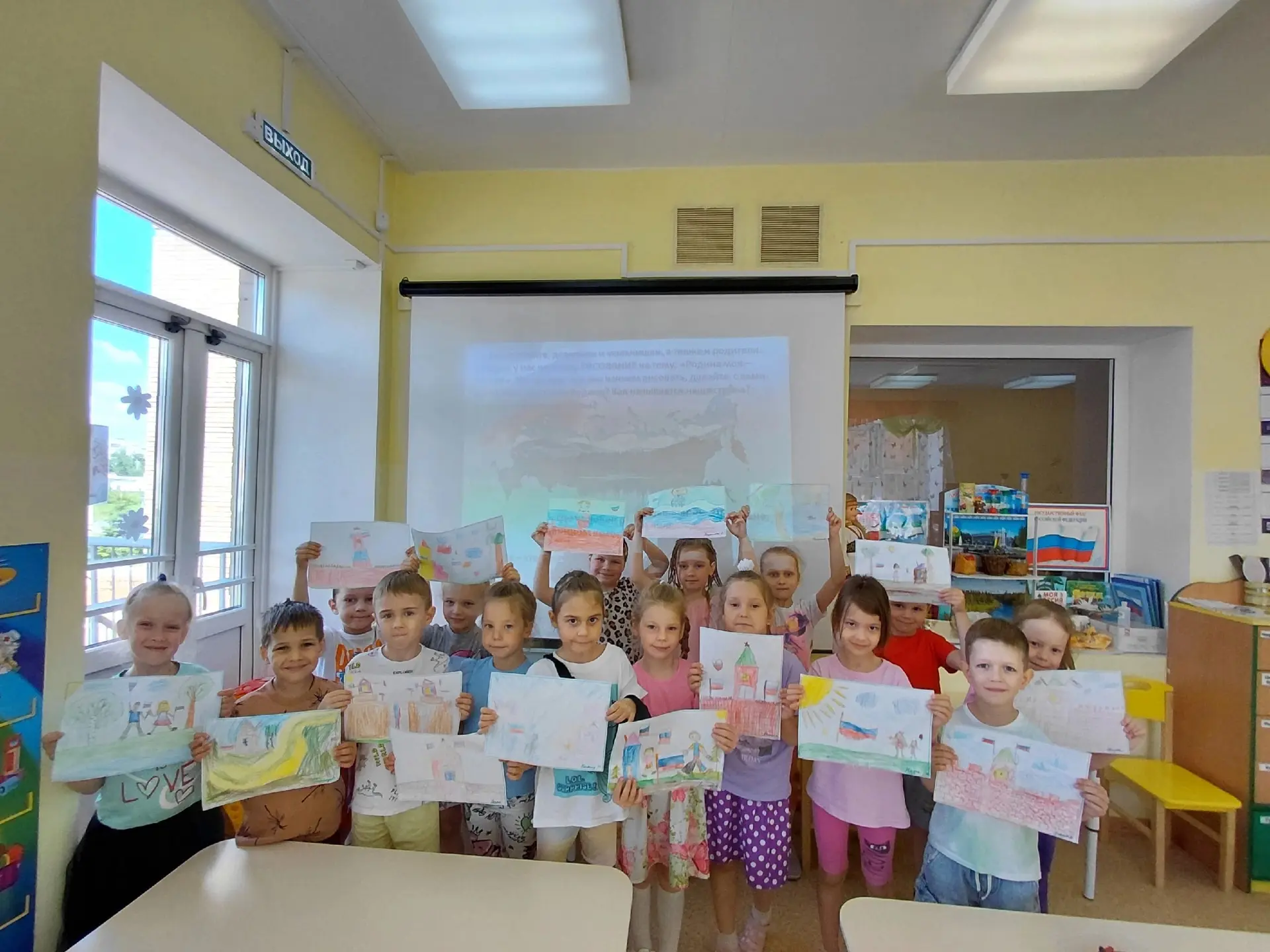 🇷🇺 День России в нашем детском саду: праздник патриотизма и творчества!

12 июня наша страна отмеч