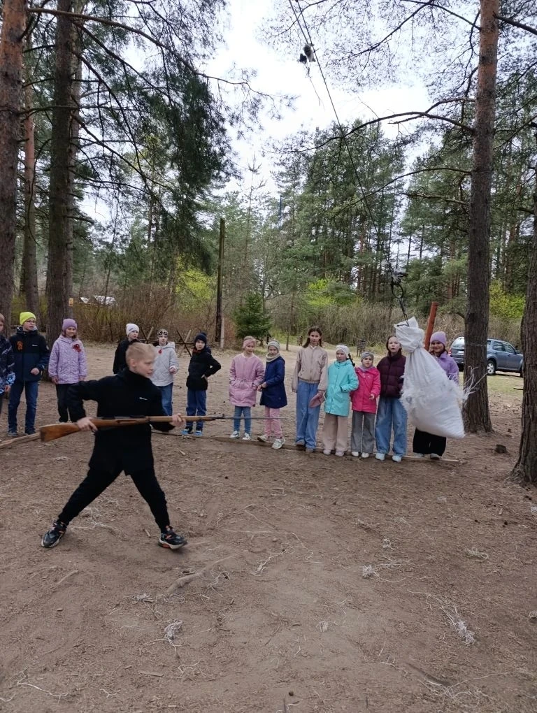 🎗В преддверии великого праздника — Дня Победы — учащиеся 3 «В» класса совместно с классным руководит