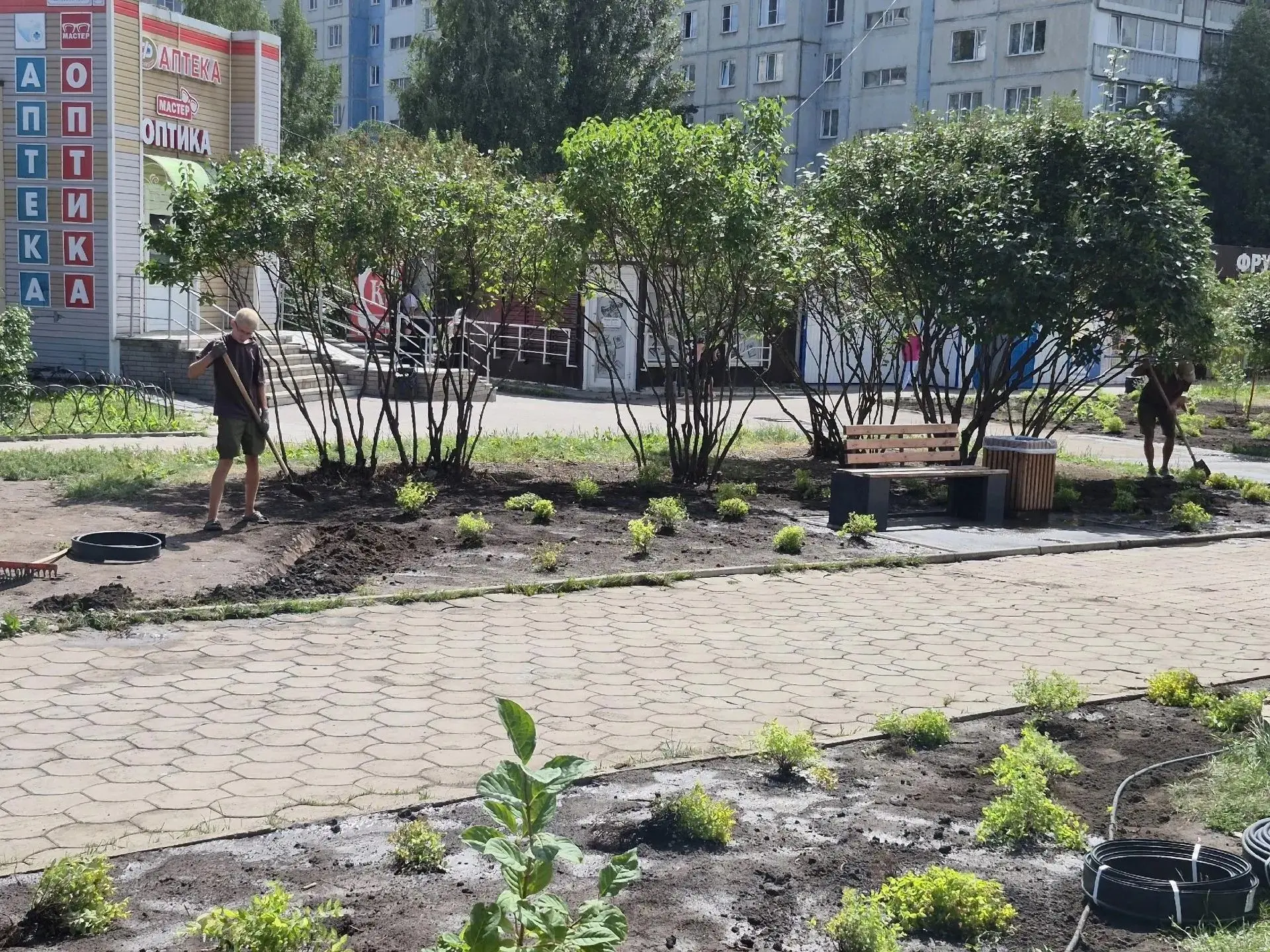 В Индустриальном районе ведется благоустройство Сиреневого бульвара
 
На территории Сиреневого бульв