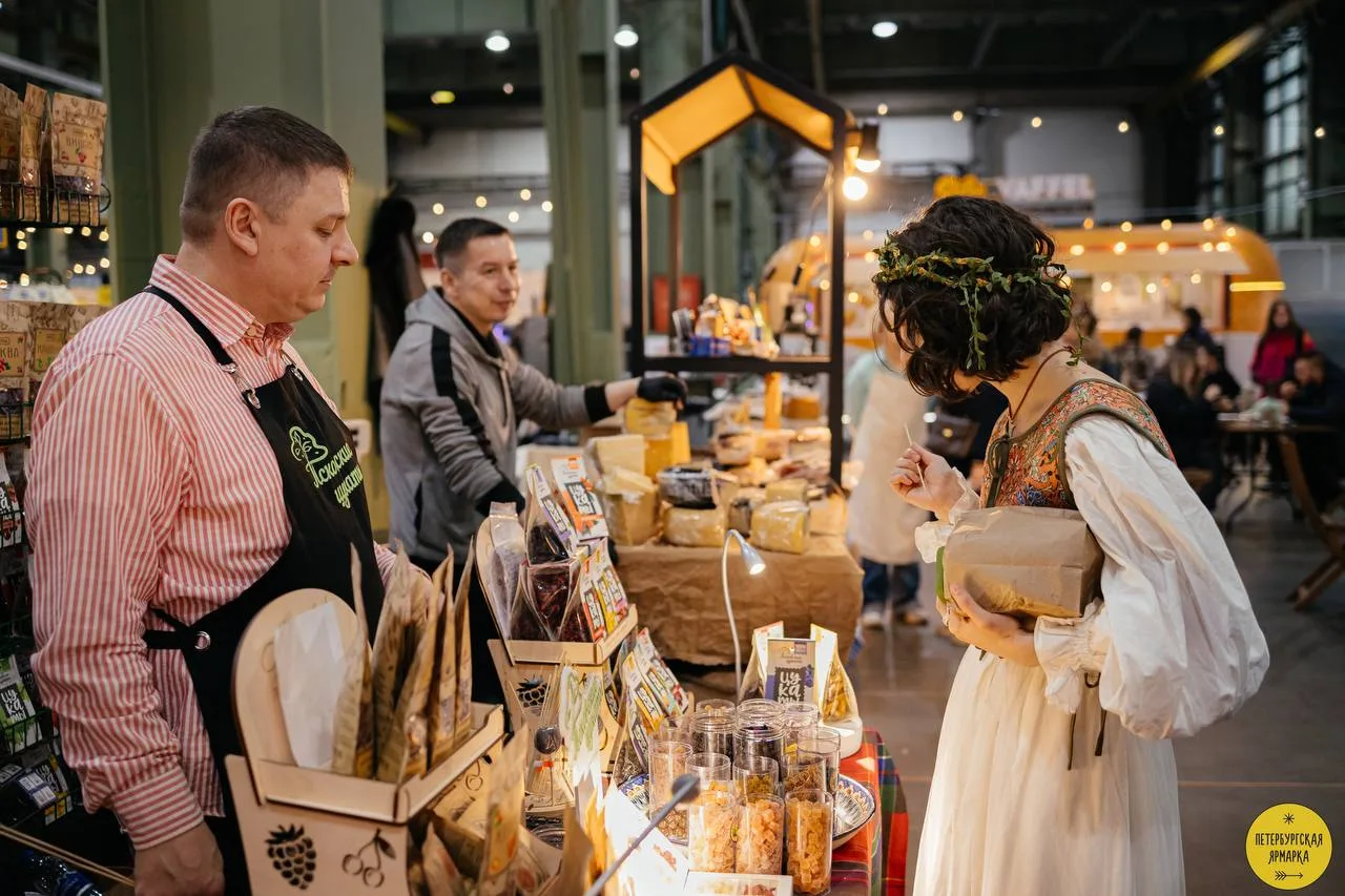 🛍  Петербургская ярмарка вновь пройдет в Севкабеле  В уютном камерном павильоне гости смогут спокойн