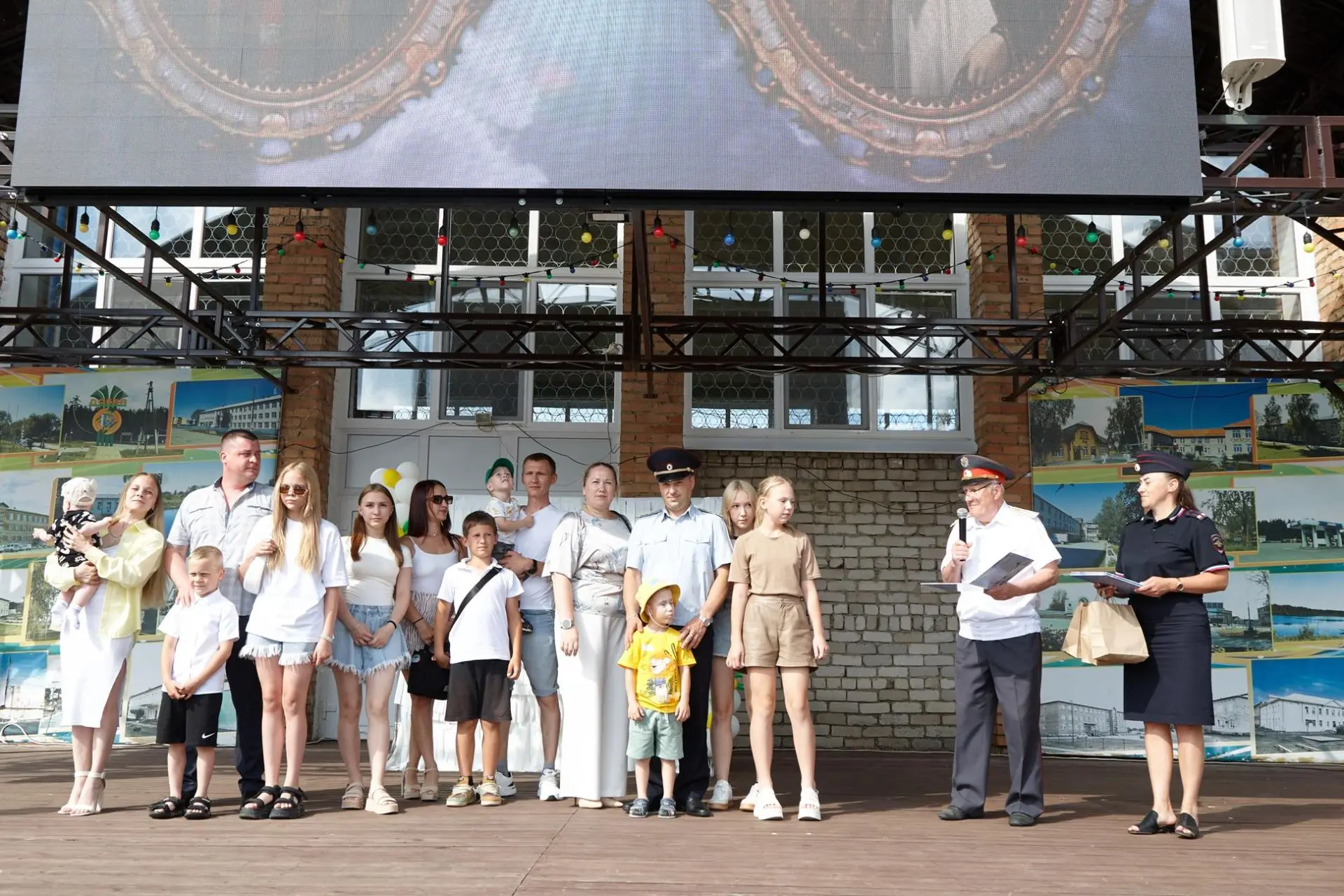 8 июля жители и гости поселка Лобва отметили один из самых светлых и теплых праздников — День Семьи,
