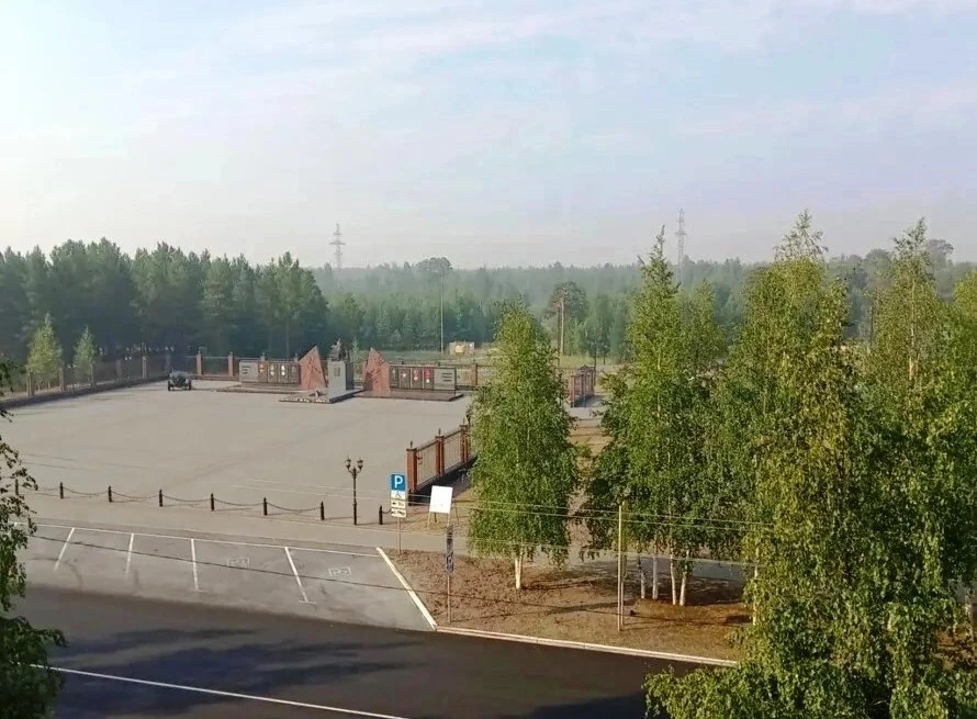 🌫️ С утра жители Покачей заметили смог и почувствовали устойчивый запах гари.
