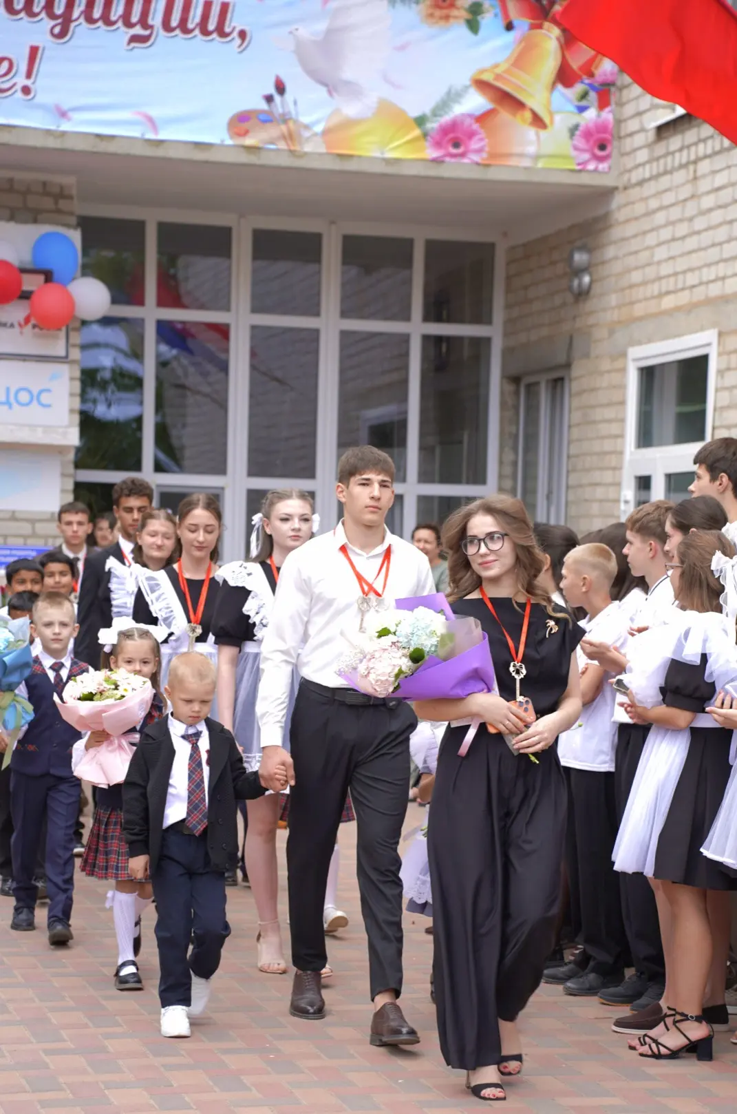 💐Вот и прогремел школьный 🔔звонок для наших школьников.