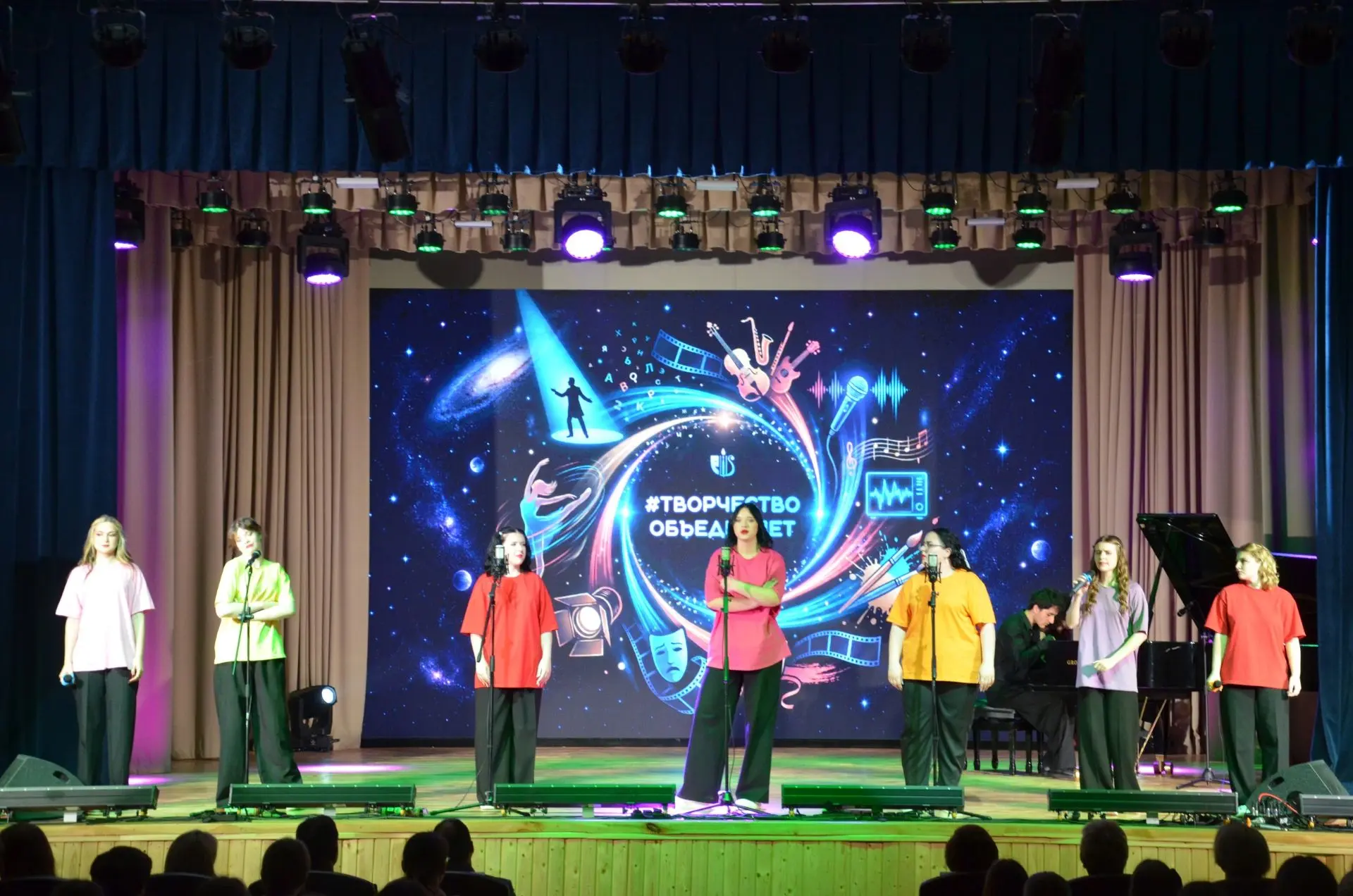 🎨🎼🎭 Яркие мгновения праздничного концерта «#ТворчествоОбъединяет» в кадрах от Алекса...