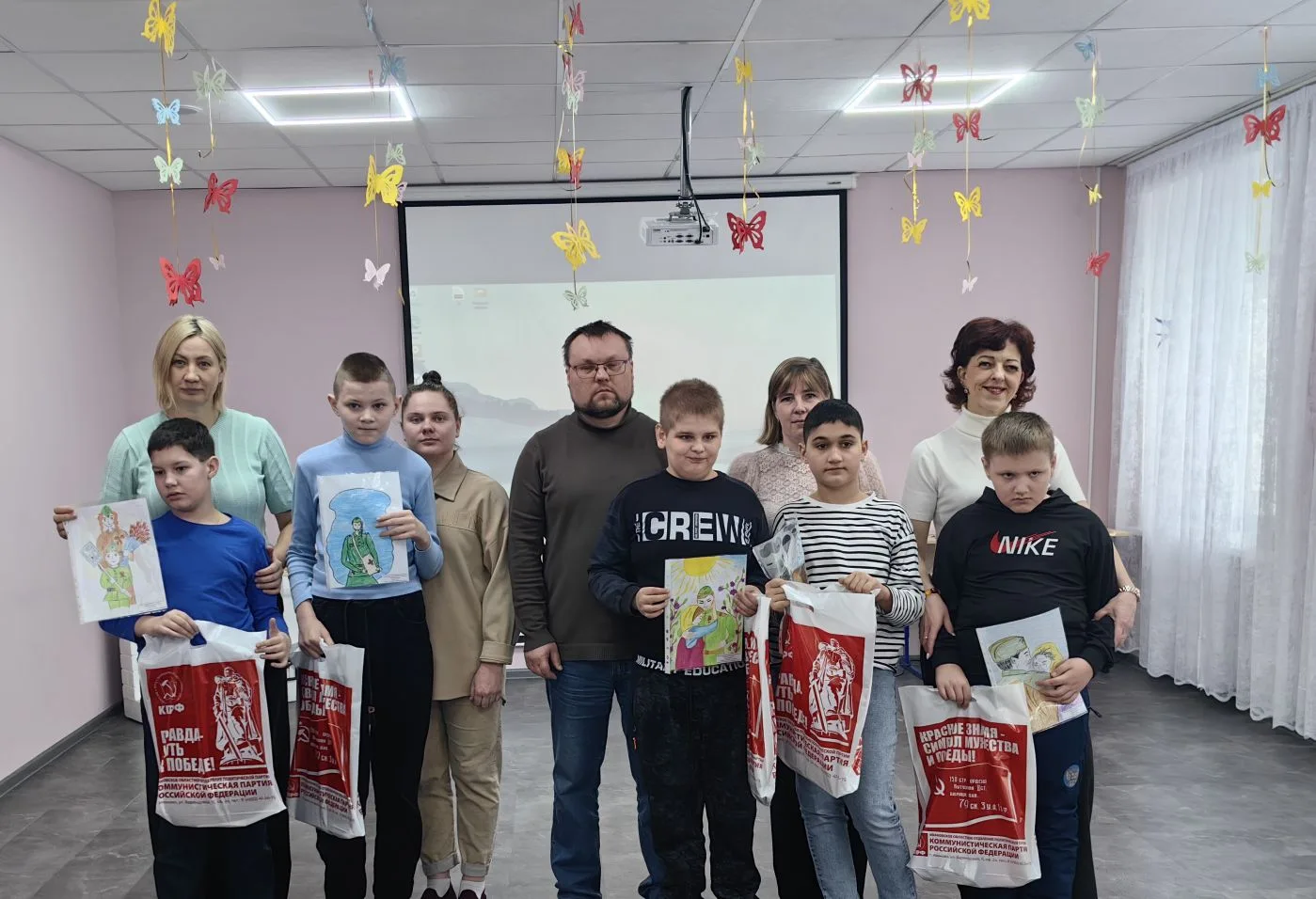 КПРФ - КИНЕШМА. ПОДВЕЛИ ИТОГИ КОНКУРСА РИСУНКОВ «МАМА ГЕРОЯ»