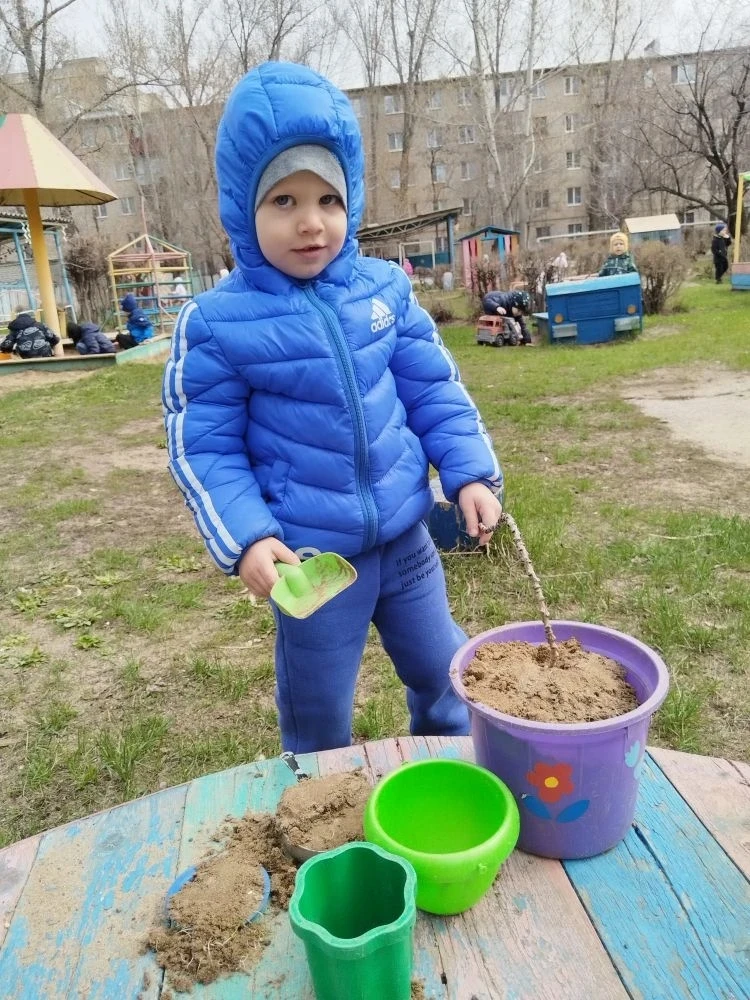 💫Ребята группы №5 на прогулке.
