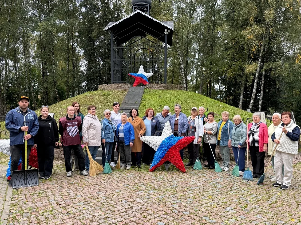 Мемориально-патронатные акции прошли в Краснопахорском районе