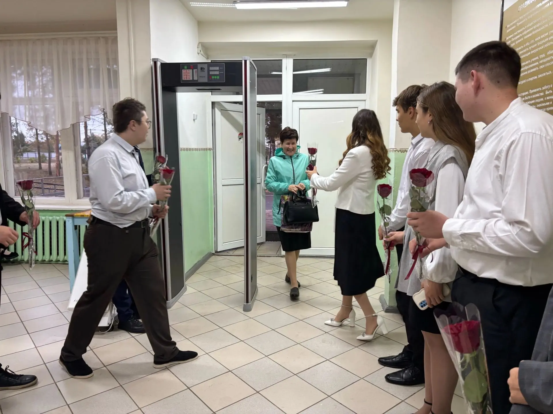 В Подольской школе прошёл День Учителя! 🍂👩‍🏫🎉