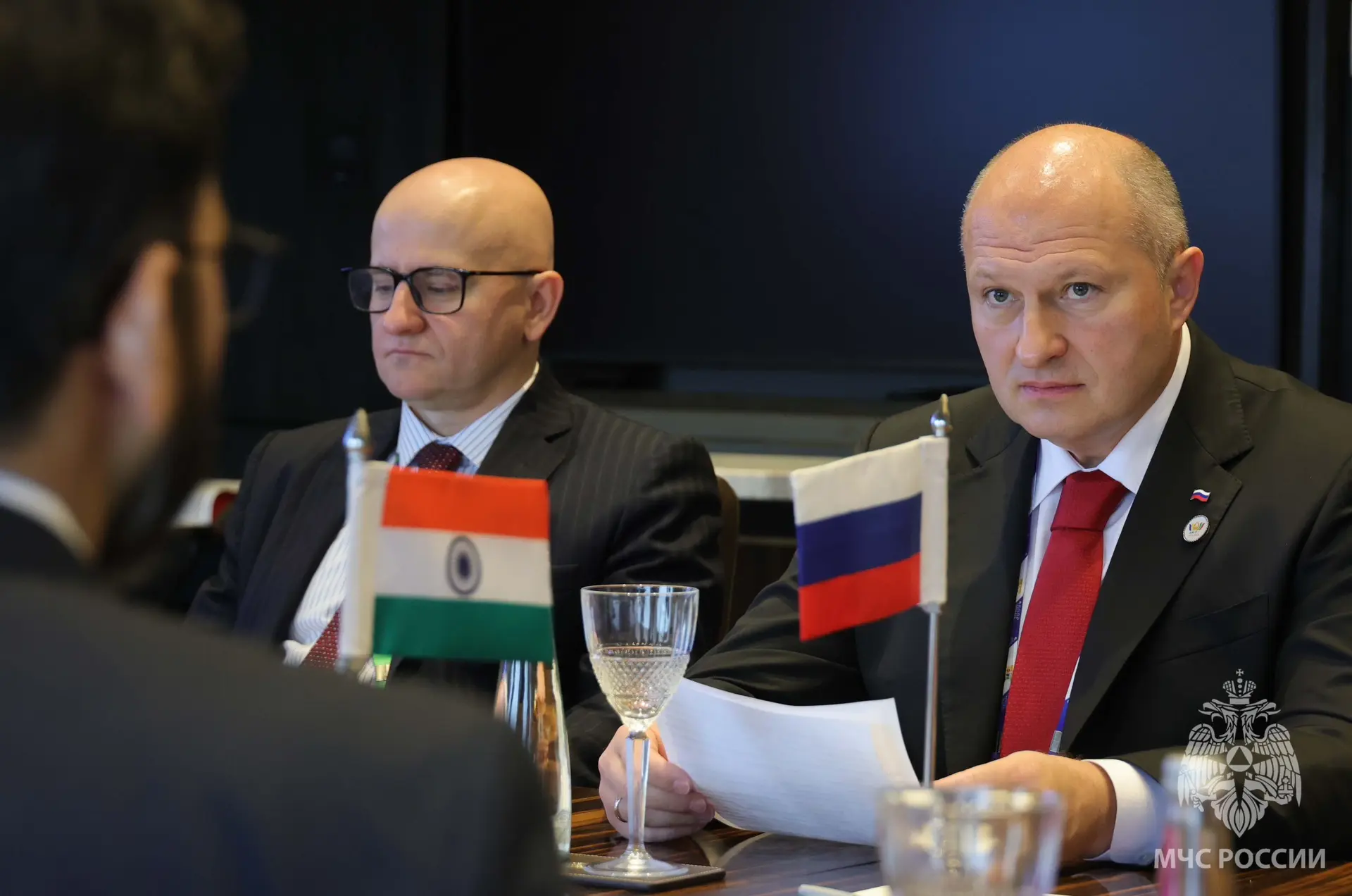 Глава МЧС России Александр Куренков и Главный секретарь офиса Премьер-министра Республи...