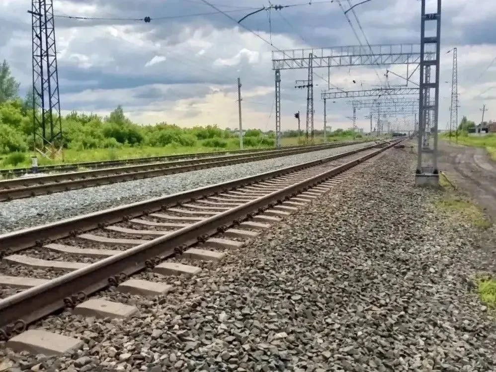 🕯️ В Омской области грузовой поезд насмерть сбил 80-летнюю женщину

Трагедия произошла вблизи станц