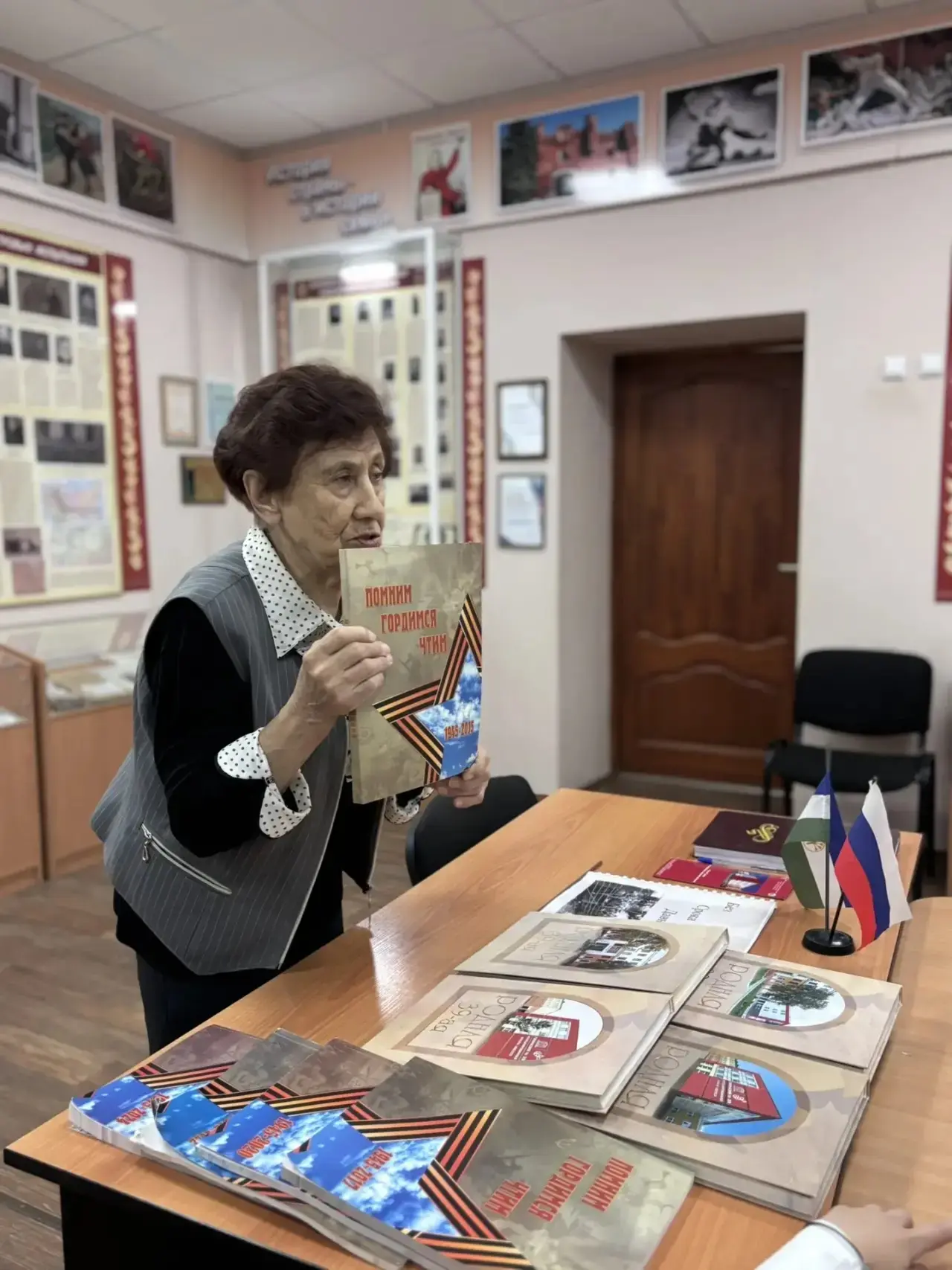 22 апреля ученики 4 «Д» класса побывали на экскурсии в Музее Славы родственников учащихся.  📚 Тема в