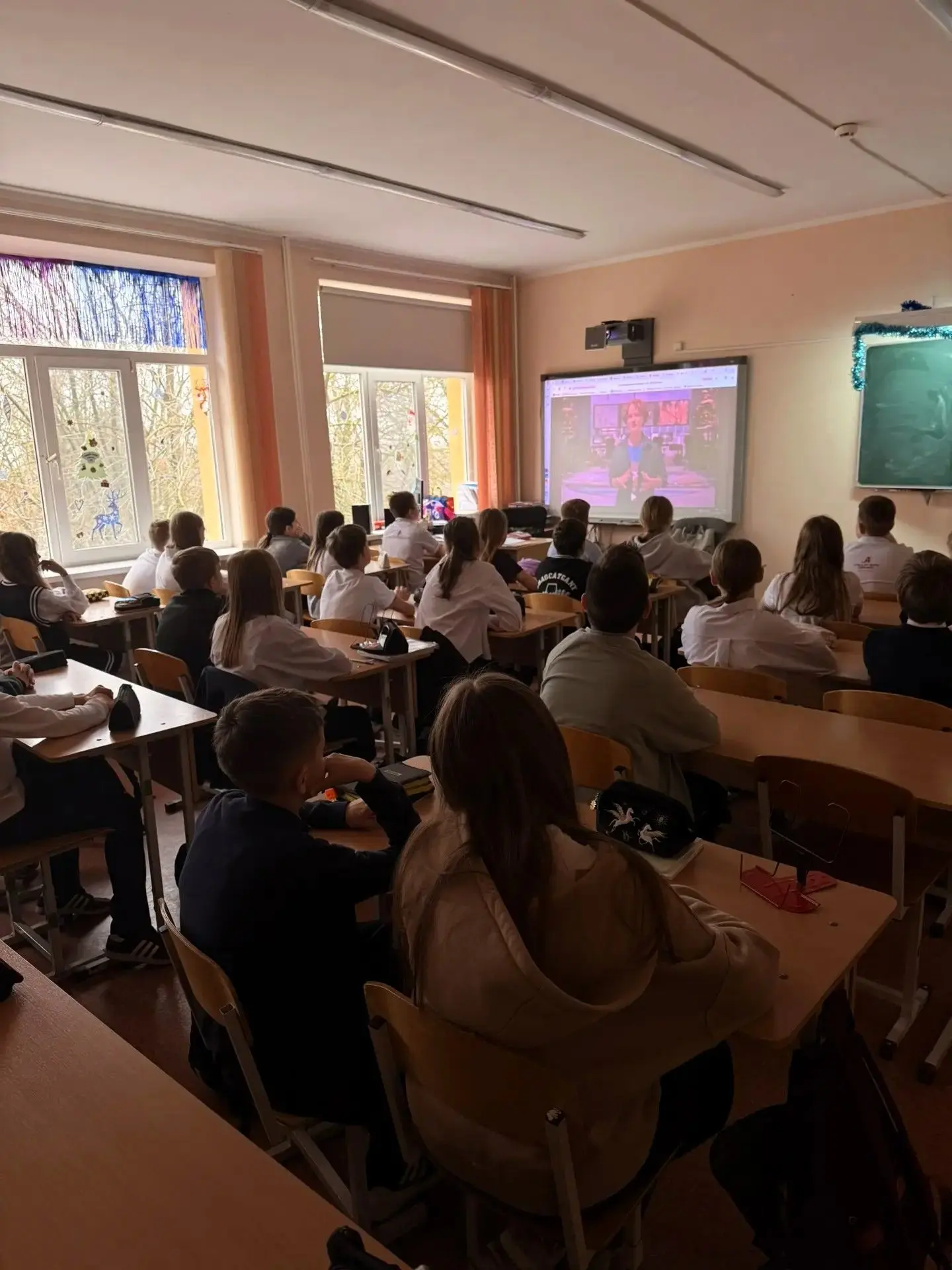 🇷🇺РАЗГОВОРЫ О ВАЖНОМ🇷🇺 12  января в рамках внеурочной деятельности«Разговоры о важном» школьники пог