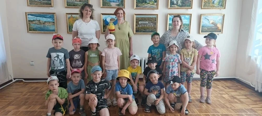 20 мая воспитанники старшей группы "Улыбка" детского сада № 3 с воспитателем К.А. Юцево...