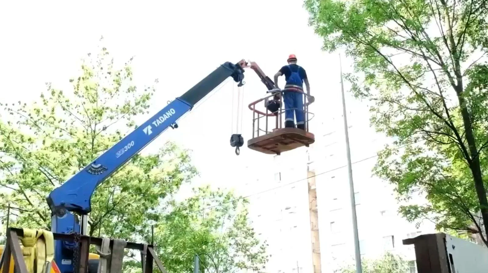 В поселке Металлострой в течение года появятся 454 новых уличных фонаря.