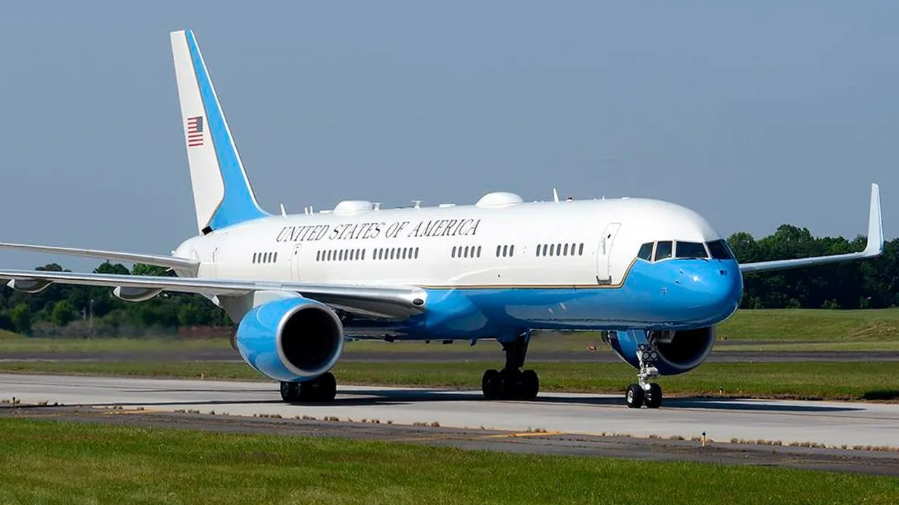 ✈️ Спецсамолет США пересек границу РФ на фоне ожидаемого визита Уиткоффа и Кушнера в Мо...