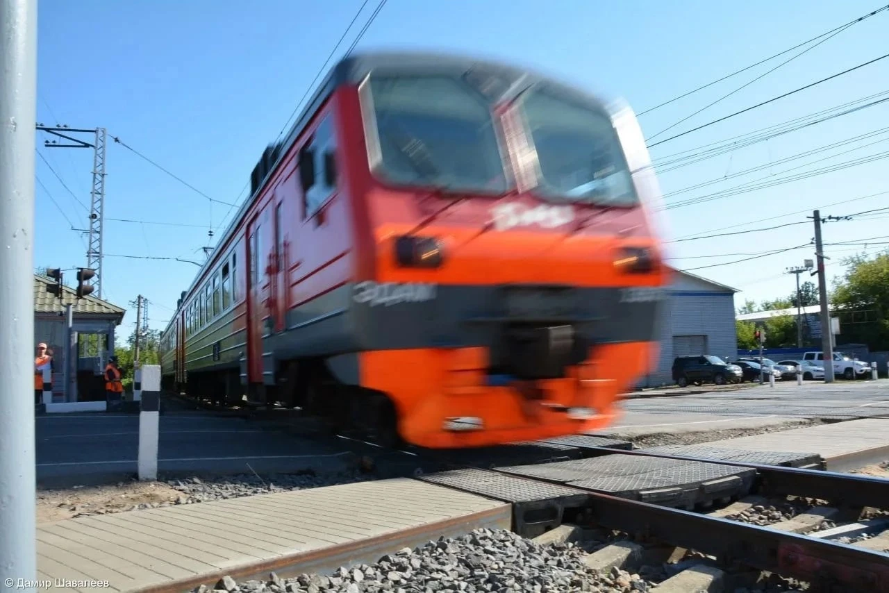 Двое подростков попали под поезд. Один погиб

Трагедия произошла на железнодорожном перегоне 72 км п