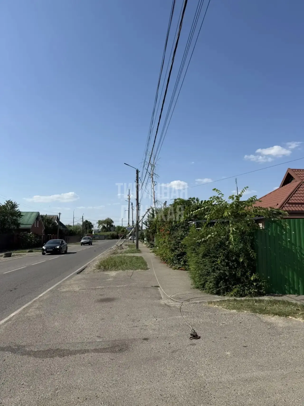 🪵 На Коммунальной, ближе к Гоголя, упало дерево и оборвало провода, но уже всё ремонти...