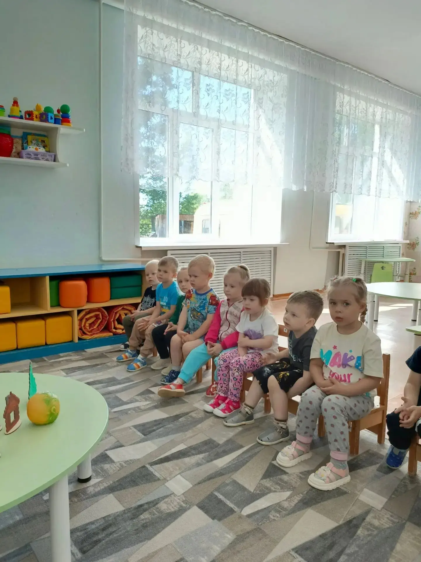 Воспитанникам первой младшей группы был показан настольный театр по сказке "Репка".