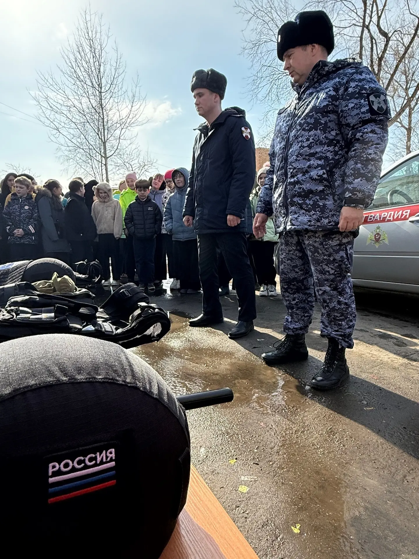 👮‍♂️ Будущее уже здесь: встреча с героями реальной службы!  В нашей школе прошел невероятно крутой у