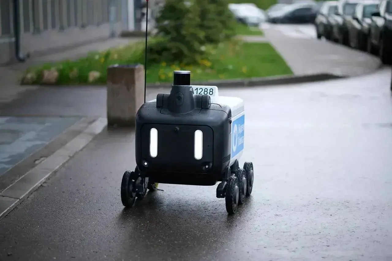 🤖 В Нижнем Новгороде запустили роботов-доставщиков  Автономные курьеры сегодня вышли на улицы города