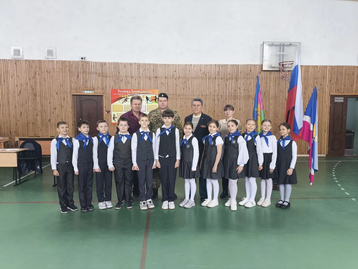 🎖️ Смотр строя и песни: патриотический праздник в нашей школе  В рамках месячника оборонно-массовой 