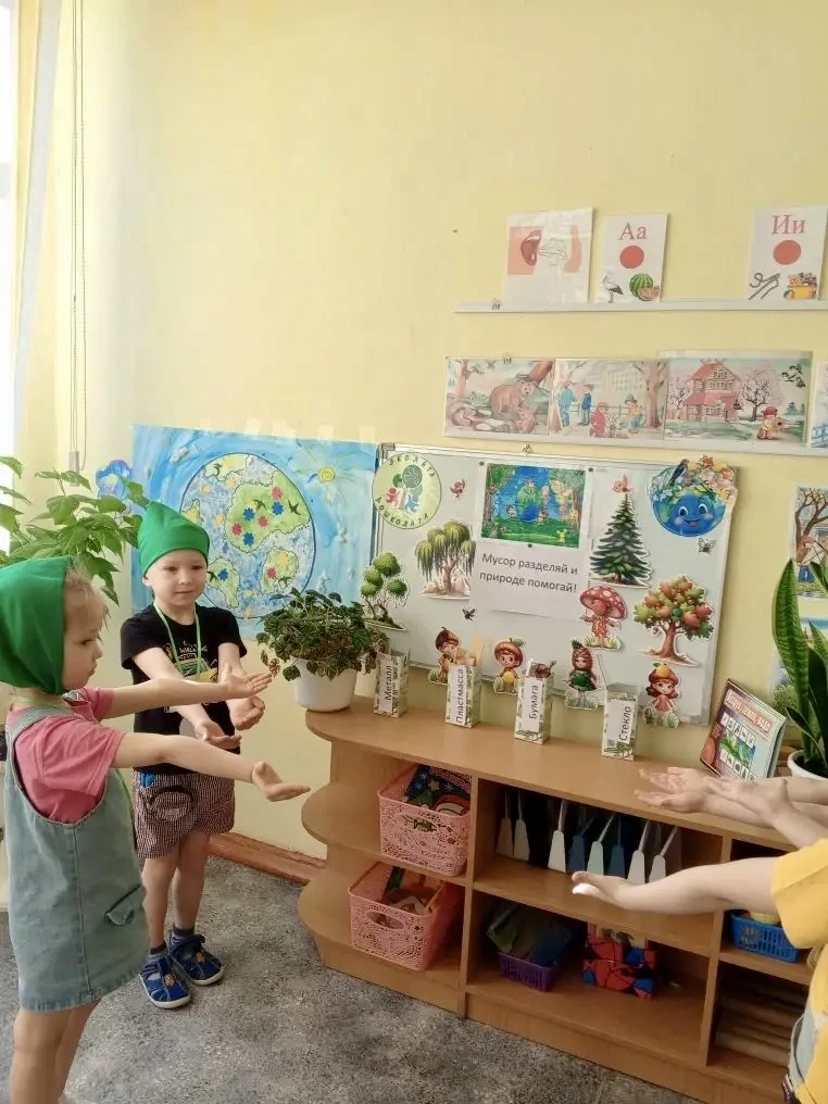 Всероссийский «День Эколят» прошел масштабно и очень активно — в группах кипела своя ра...