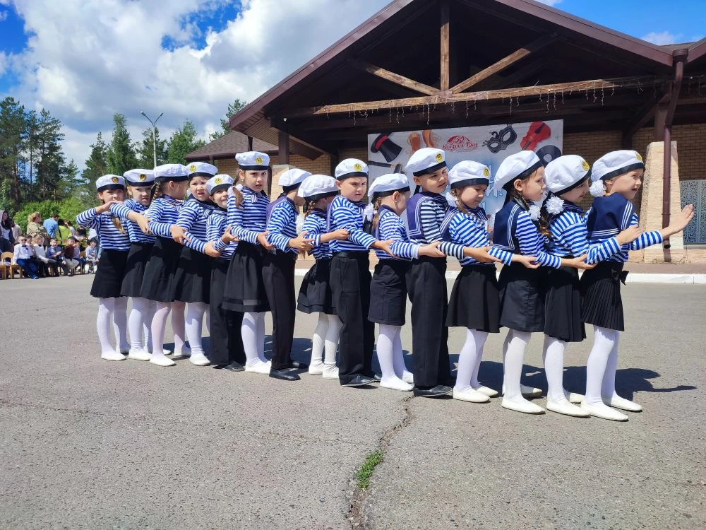 Сегодня площадь #КЫЗЫЛТАУНАЛЕСНОЙ превратился в настоящую творческую вселенную!