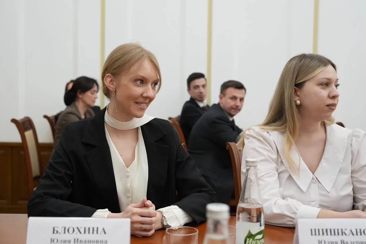 Важная встреча Главы Республики Мордовия с советниками по воспитанию! 🤝  Вчера состоялась встреча Гл