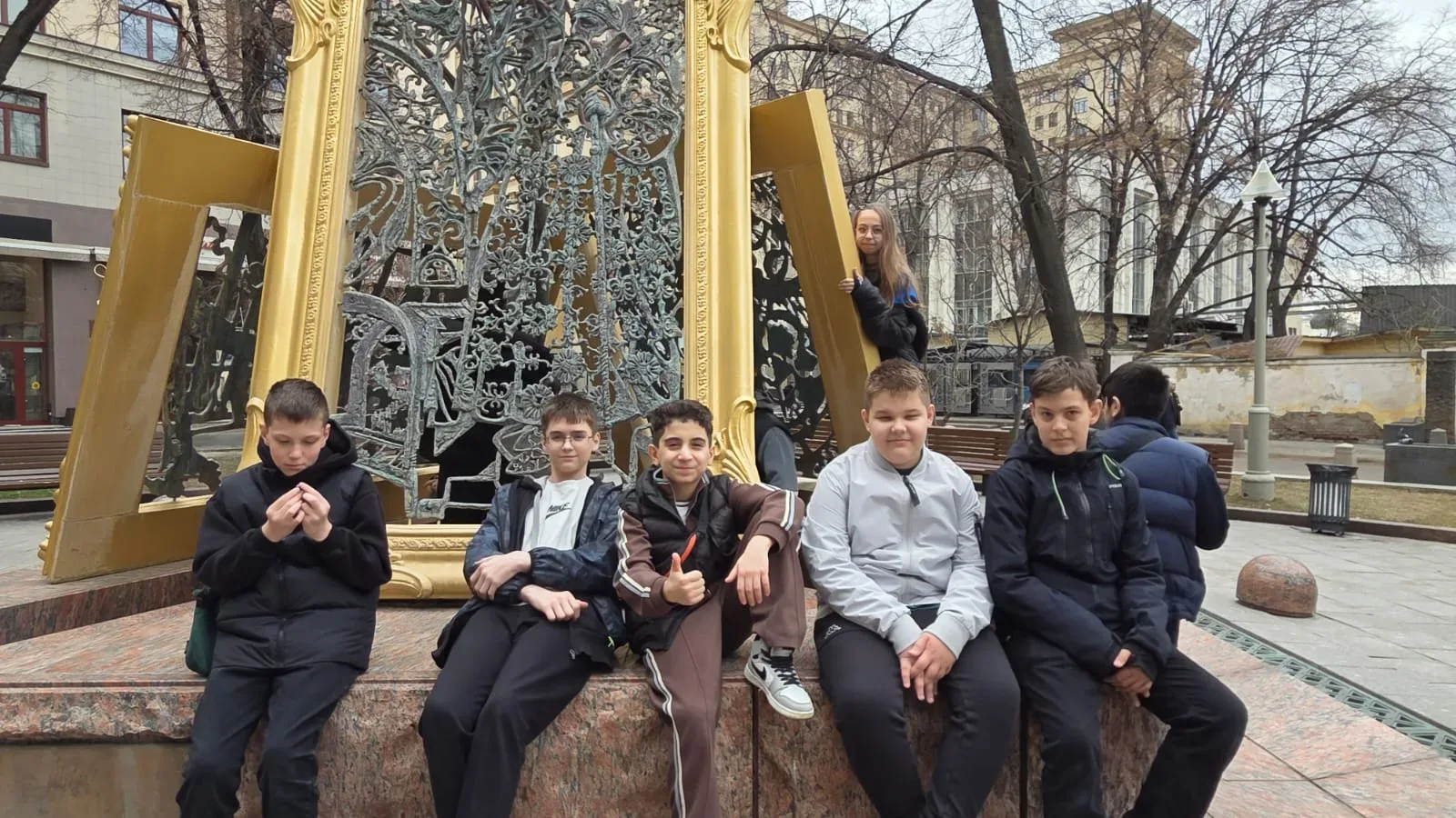 🎨 ПРИКЛЮЧЕНИЕ В МИРЕ СКАЗОК И КАРТИН!  Наши кадеты 6 «Р» класса окунулись в волшебный мир искусства 