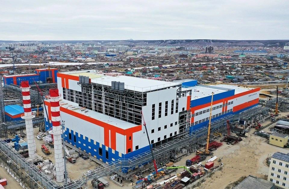 🏗️В главном корпусе возводимой РусГидро ТЭС «Туймаада» (2-я очередь Якутской ГРЭС-2) энергостроители