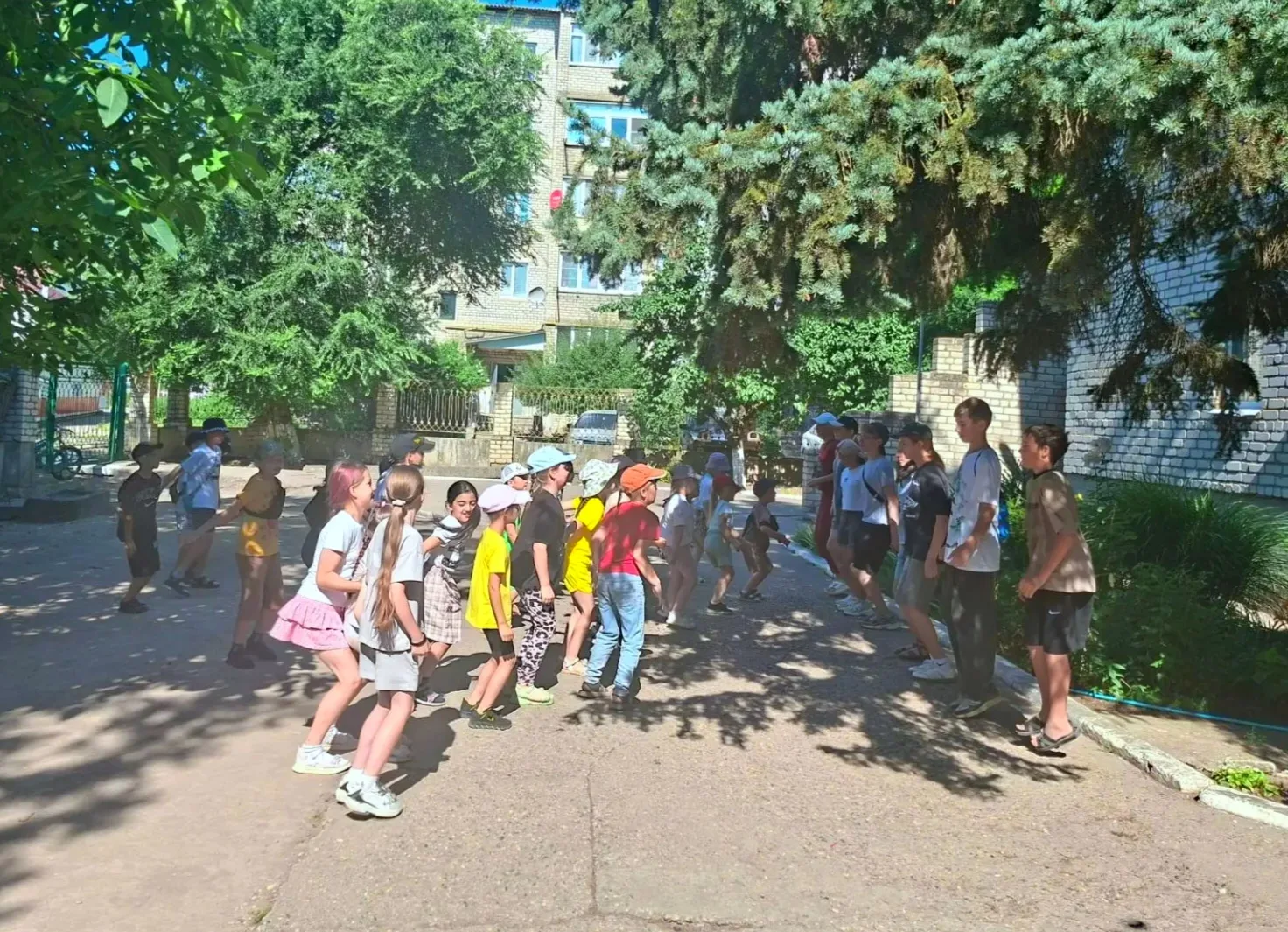 10 день лагерной смены прошёл под девизом "Благо твори"
День начался с зажигательной зарядки от вожа
