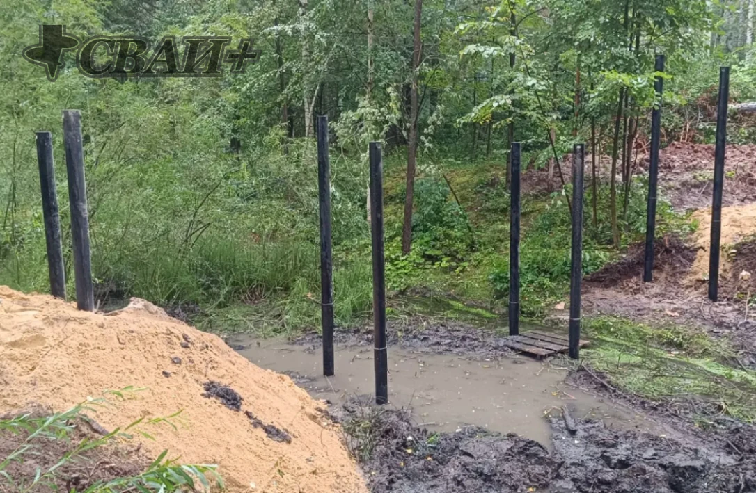 Можно ли монтировать винтовые сваи, если участок частично в воде? 🔩