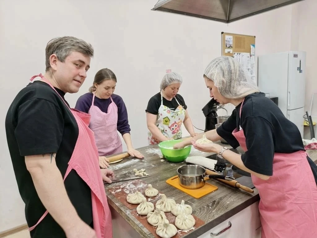 Готовим вместе с родителями ✨  Для ребят и родителей 8Е2 класса прошёл настоящий кулинарный праздник