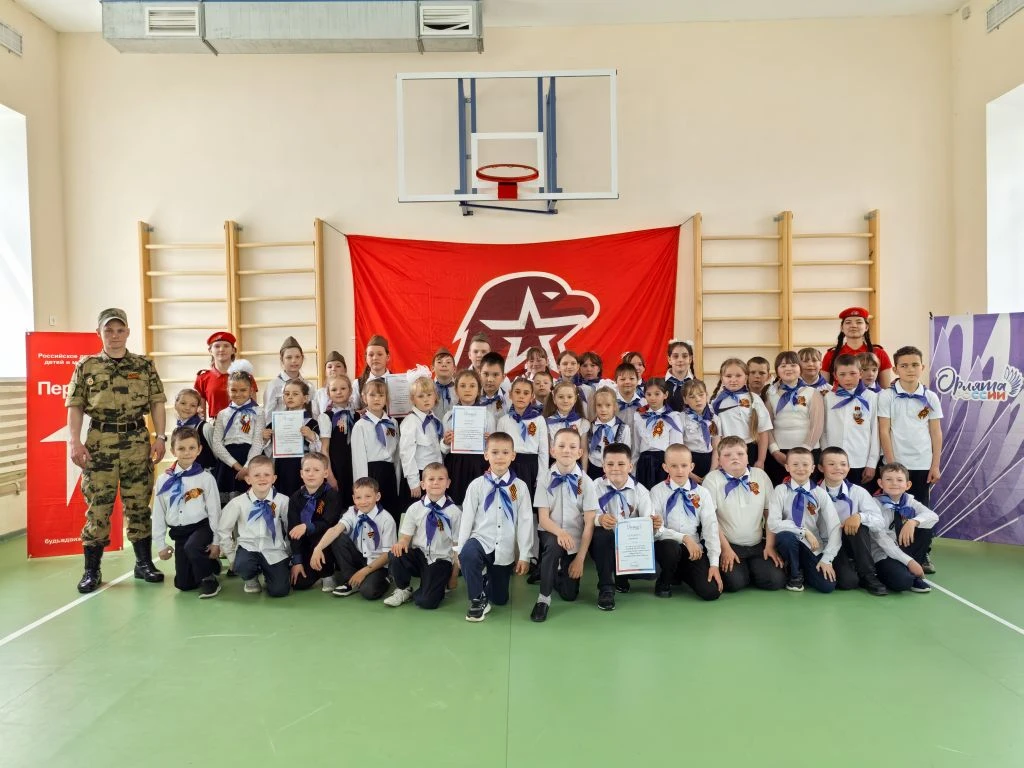 Сегодня в нашей школе гремел «Марш Орлят»! 🎖️