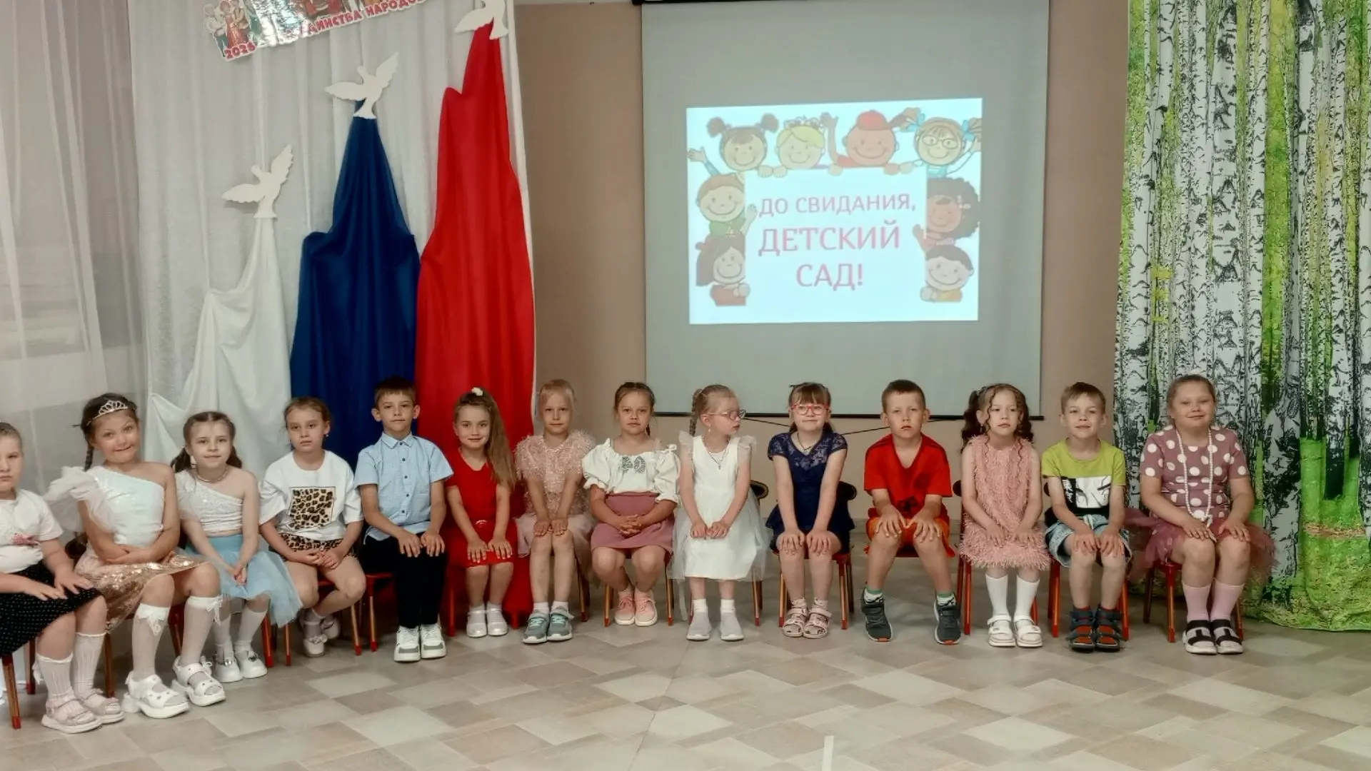 ☀️Время новых открытий!
30 июня для наших выпускников прозвучал прощальный звонок, знаменующий завер