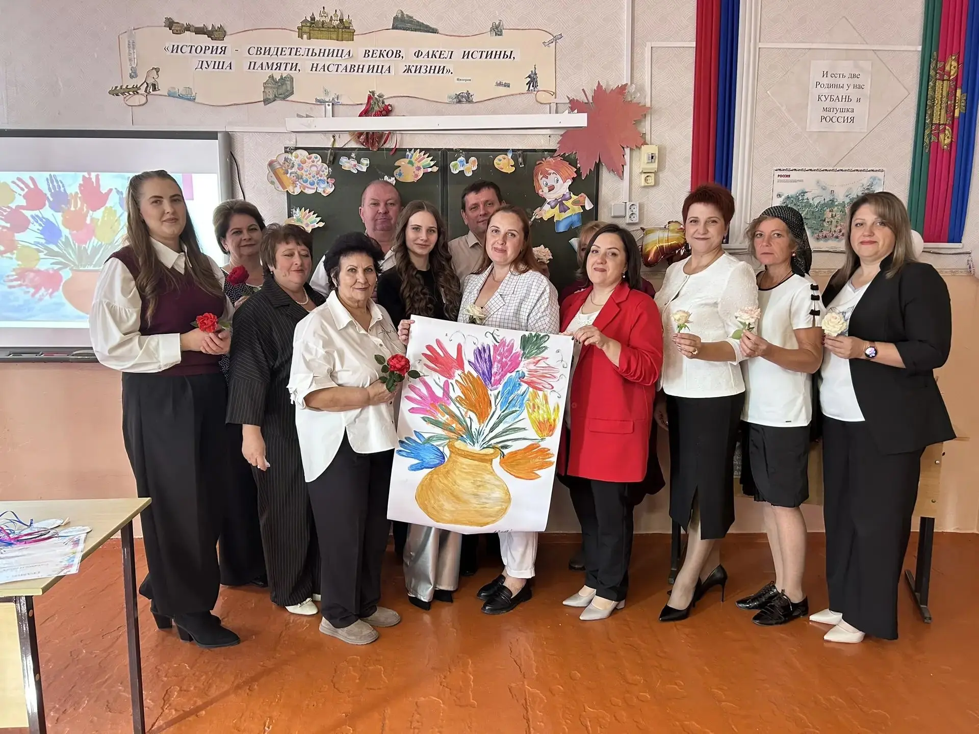 🍁🤗Вот и отзвучали последние аплодисменты, погасли огни в школе, а на столах остались ...