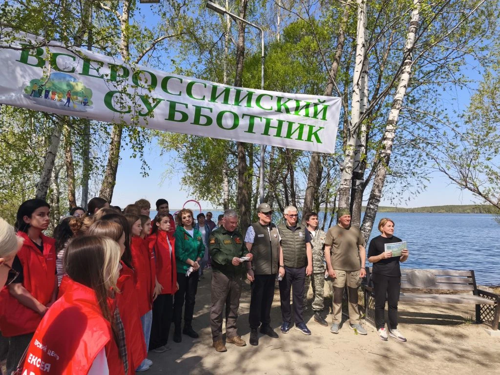🌿 Субботник – это отличная возможность сделать город чище и красивее вместе!
Сотрудники фонда имуще