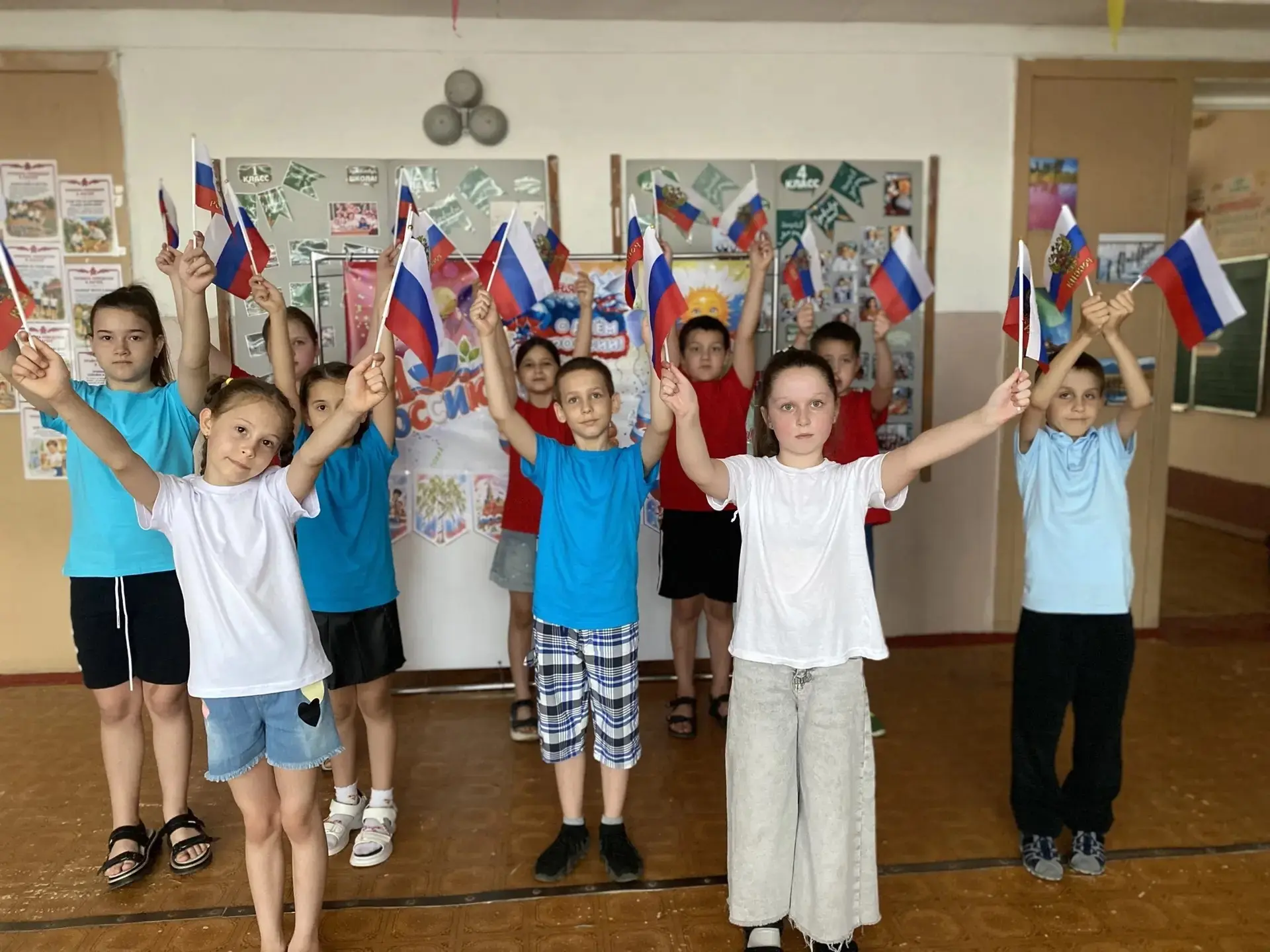 🇷🇺 ТОРЖЕСТВЕННАЯ ЛИНЕЙКА «РОССИЯ – РОДИНА МОЯ!»

🤍 В пришкольном лагере «Солнышко» прошла торжест
