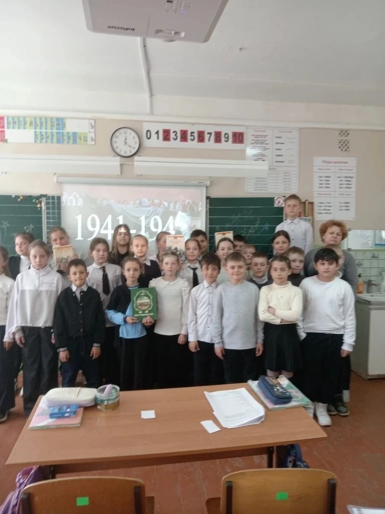 💥🎖Сегодня в МБОУ г. Керчи РК "Школа 12 им. Героя Советского Союза Н.А. Белякова" прошли классные час
