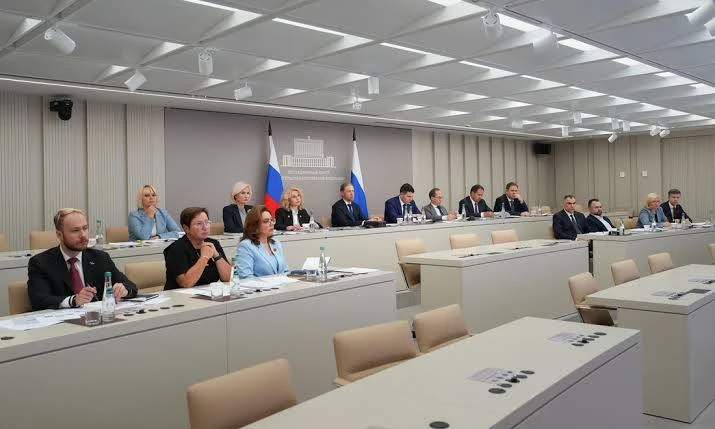 Денис Мантуров и Татьяна Голикова провели совещание по реализации корпоративных мер под...