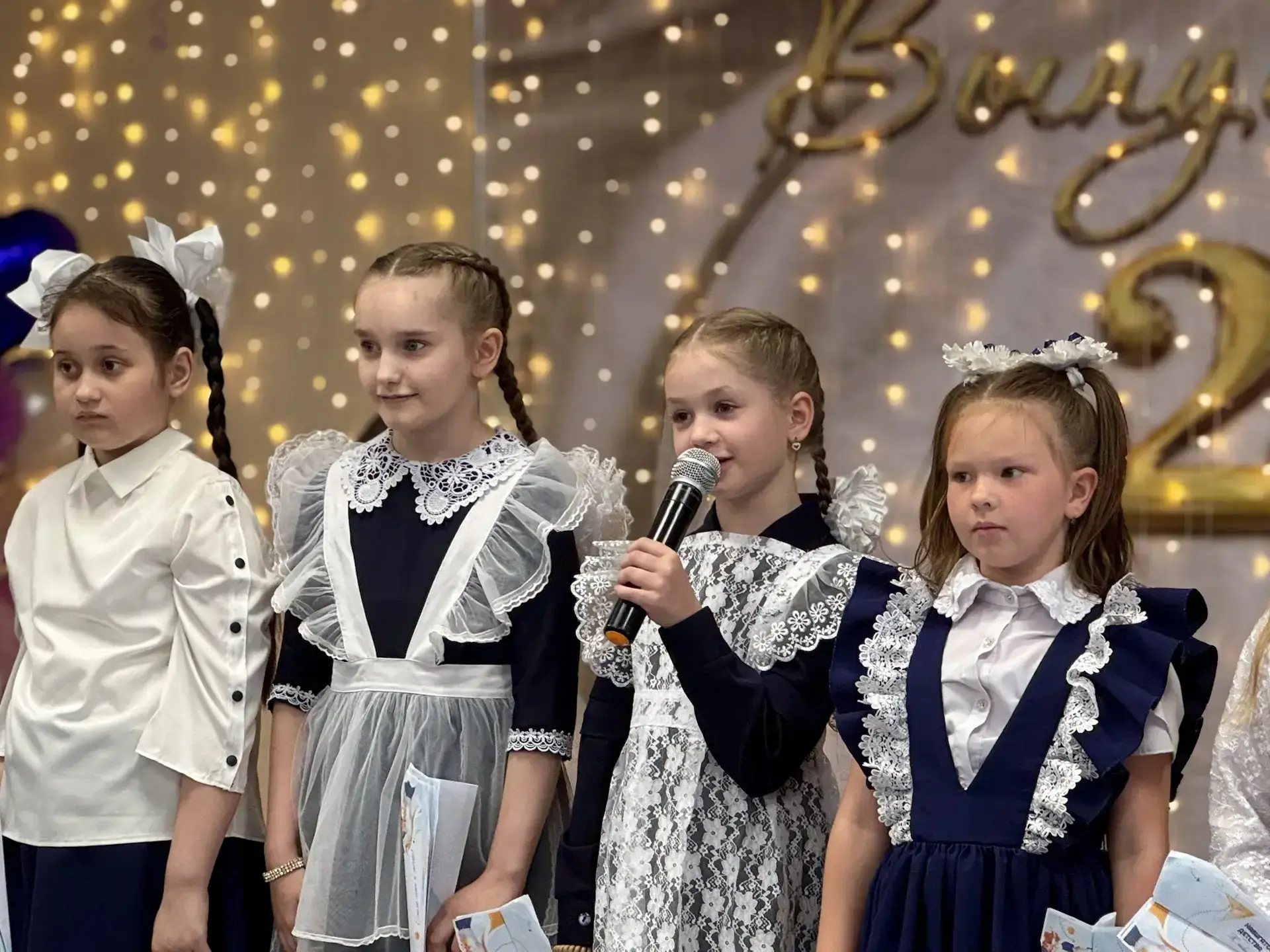 🤩На Последнем звонке в нашей школе прошла добрая и трогательная традиция «Самолётик бу...