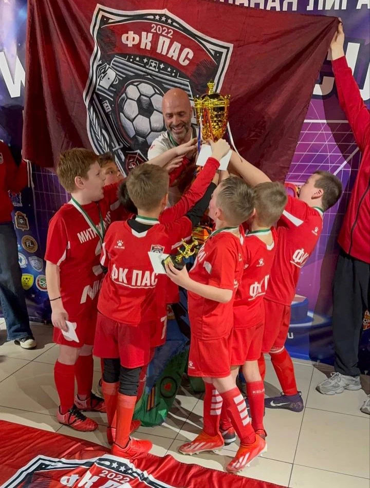 ⚽️ Сегодня отмечается День футбола по всему миру  Клуб «Пас» школы 1282 поздравляет всех любителей э