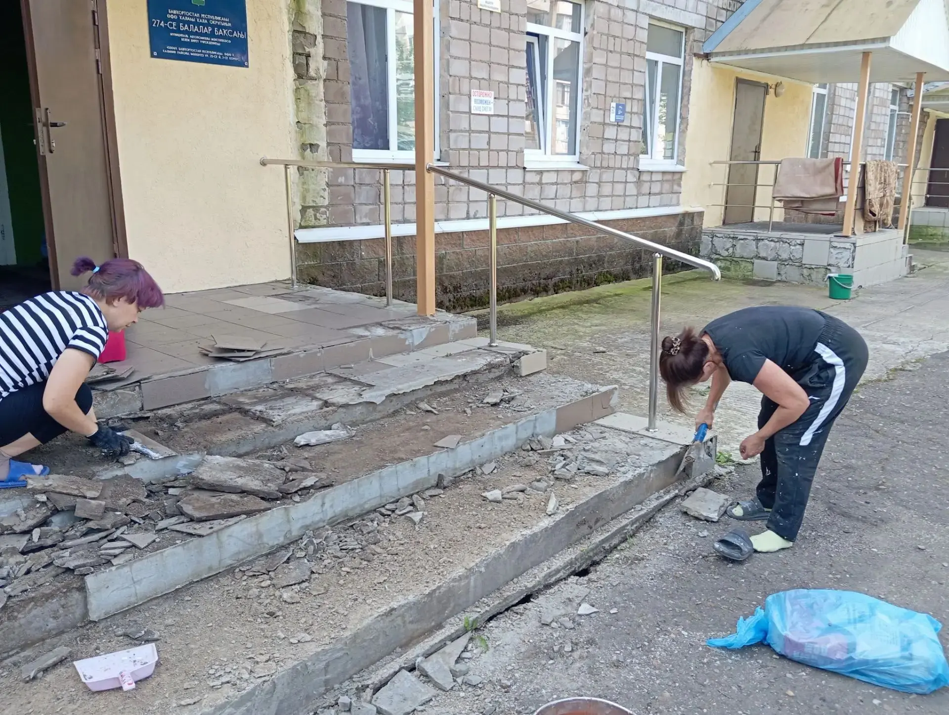🔨 Ремонт в детском саду идёт полным ходом!
Пока в саду тихо и нет ребят, кипит настоящая работа! 🎨
