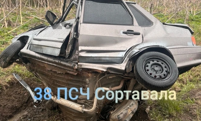 Автомобиль смяло после жесткого столкновения со столбом под Сортавалой  15 мая 2026 года в 17:31 на 