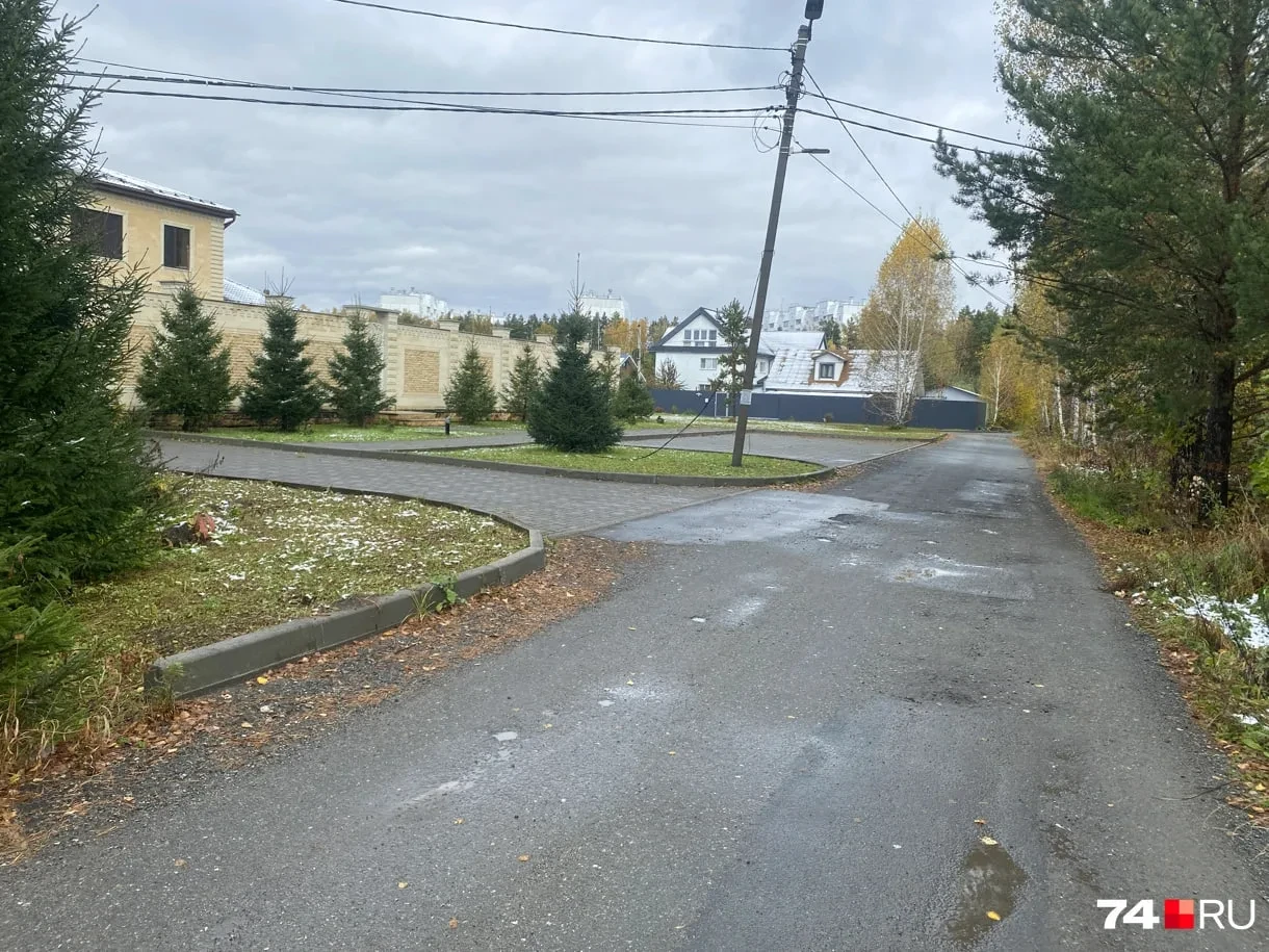 Жители поселка в Парковом остались без света